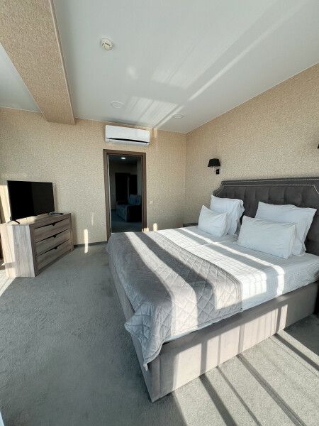 Deluxe 4-местный 3-комнатный (вид на бассейн)