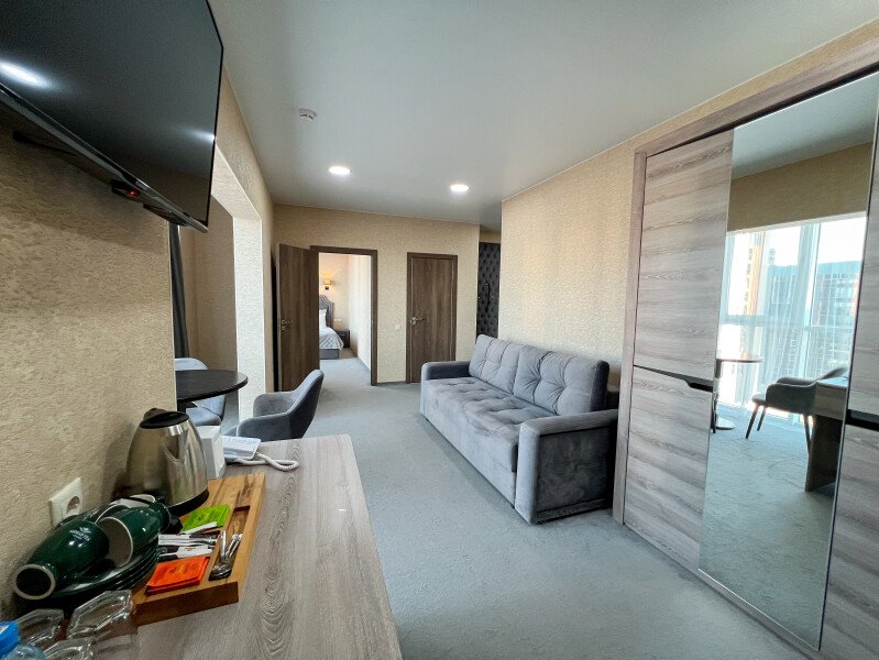 Deluxe 4-местный 3-комнатный (вид на бассейн)