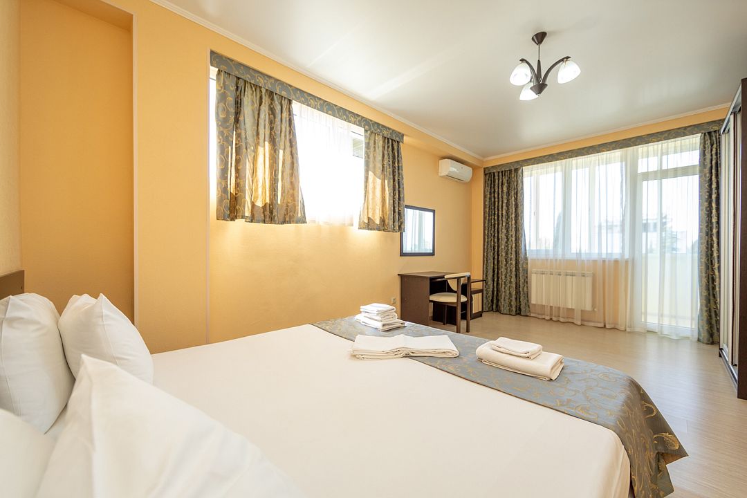 Семейный 2-местный 2-комнатный (с балконом)