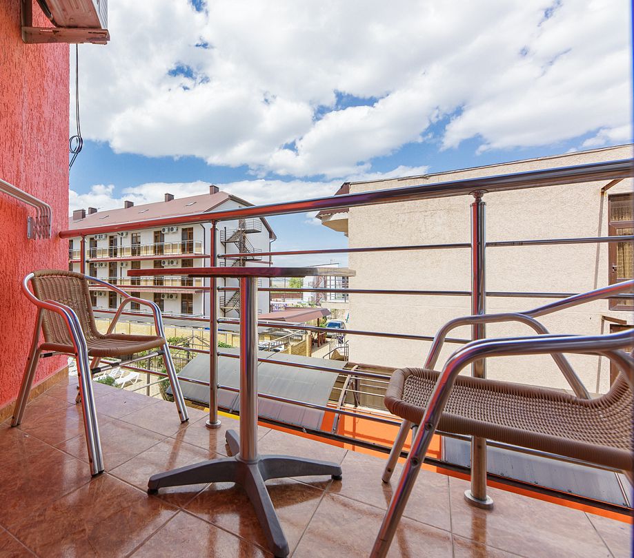 Стандартный Комфорт 3-местный (с балконом)