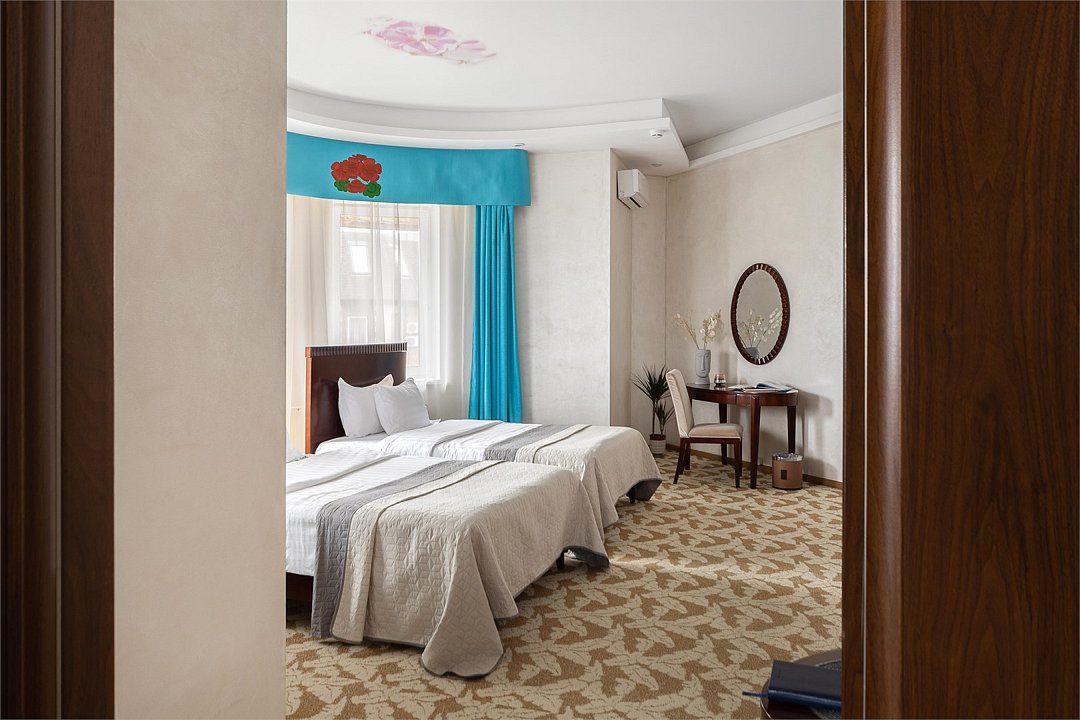 Семейный Семицветик 4-местный 2-комнатный (в Бревенчатом доме, TWIN)