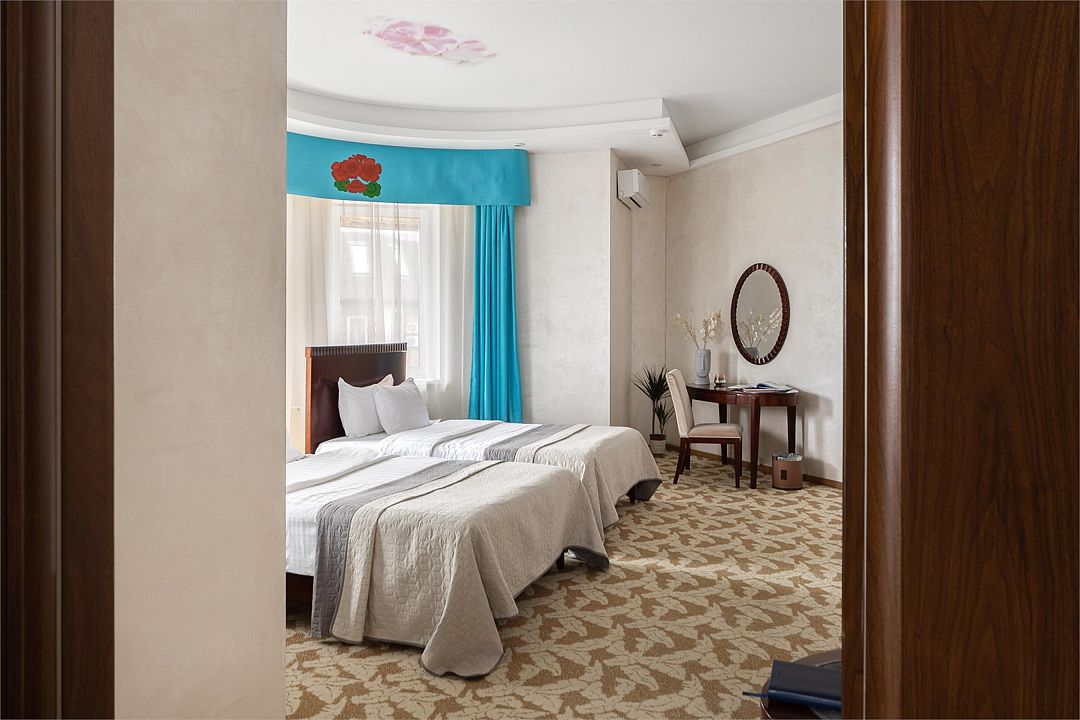 Семейный Семицветик 4-местный 2-комнатный (в Бревенчатом доме, TWIN)