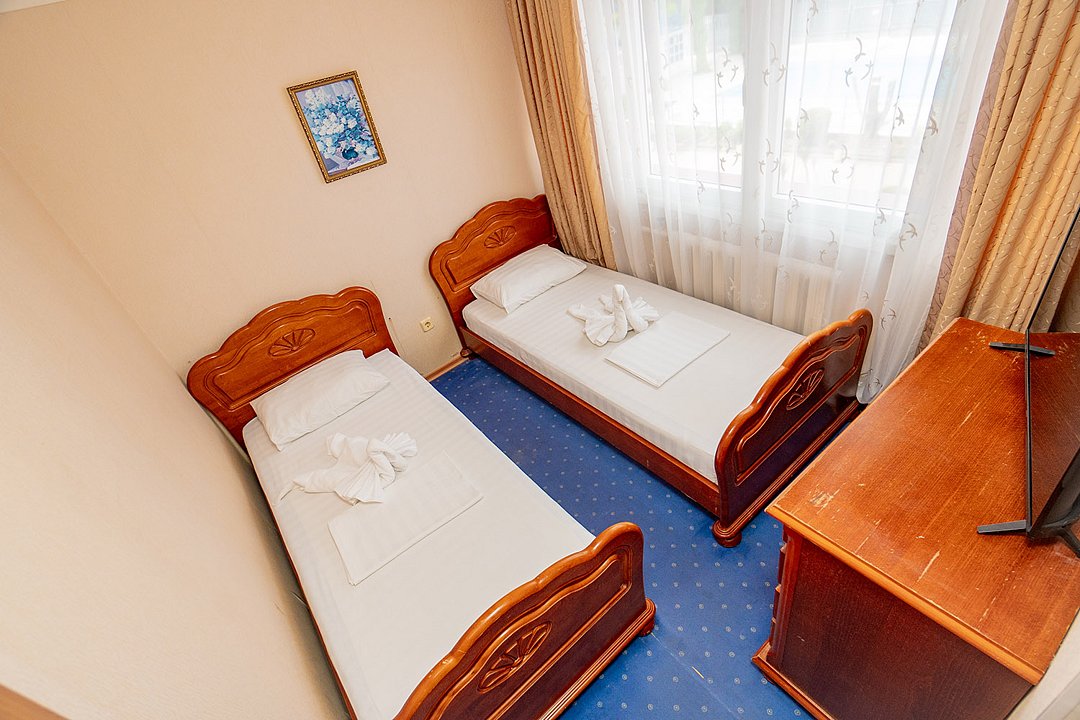 Люкс 4-местный 3-комнатный