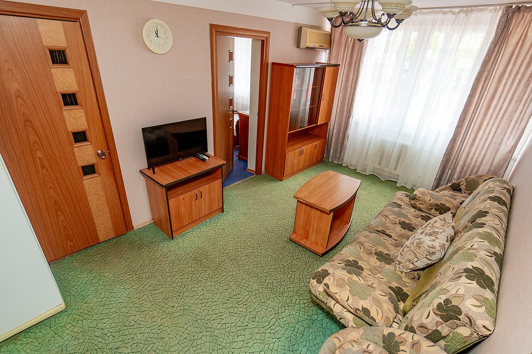 Люкс 4-местный 3-комнатный
