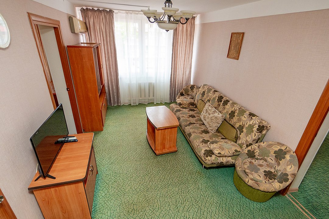 Люкс 4-местный 3-комнатный