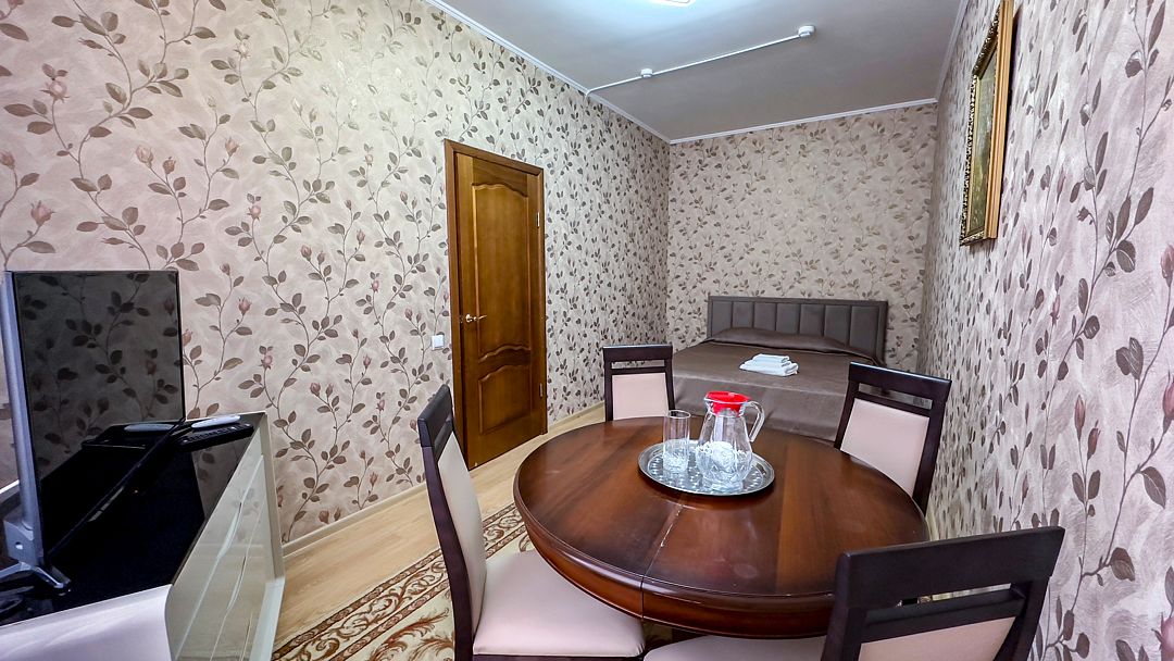 Люкс Семейный 2-местный 3-комнатный с балконом №101 (корпус 1)