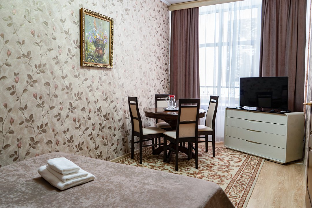 Люкс Семейный 2-местный 3-комнатный с балконом №101 (корпус 1)