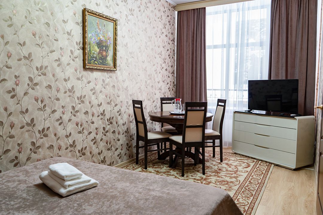 Люкс Семейный 2-местный 3-комнатный с балконом №101 (корпус 1)