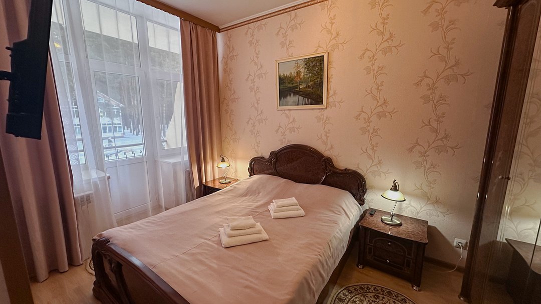 Люкс Семейный 2-местный 3-комнатный с балконом №201 (корпус 1)