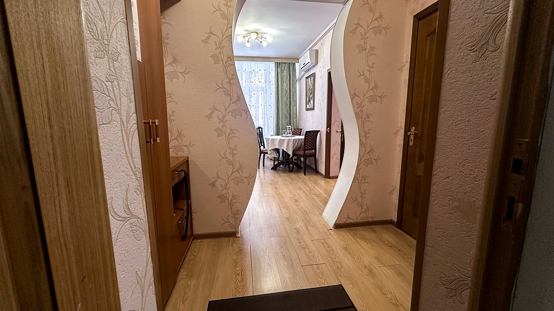 Люкс Семейный 2-местный 3-комнатный с балконом №201 (корпус 1)