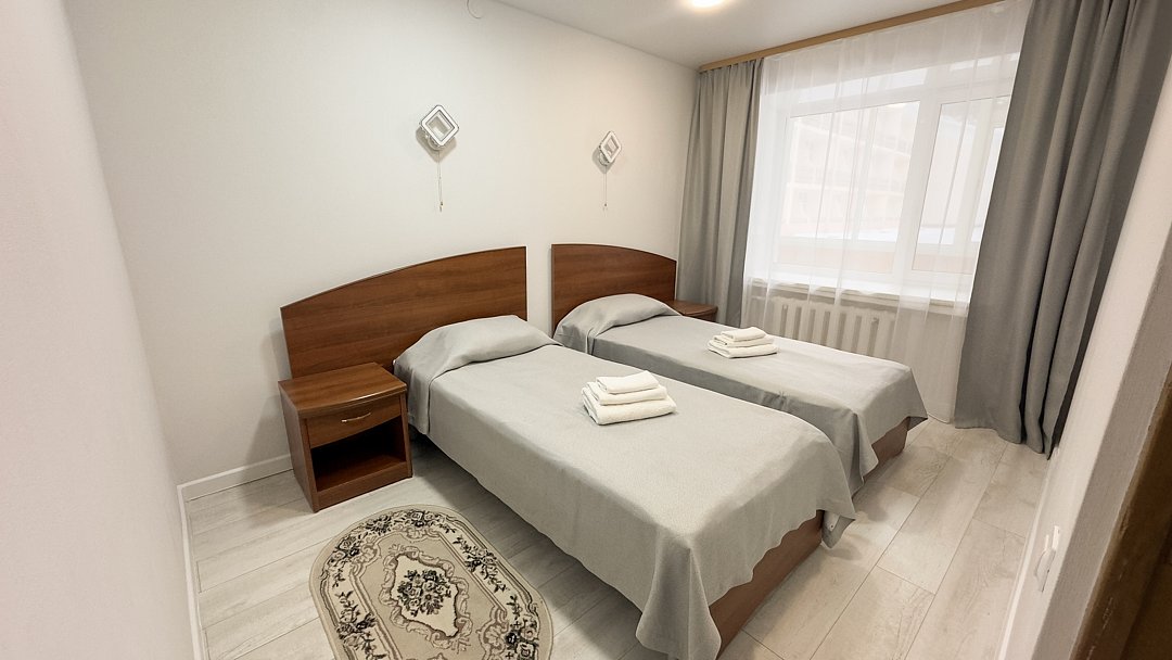 Полулюкс 2-местный 2-комнатный с балконом (корпус 2)