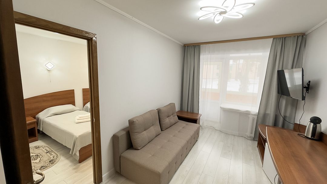 Полулюкс 2-местный 2-комнатный с балконом (корпус 2)