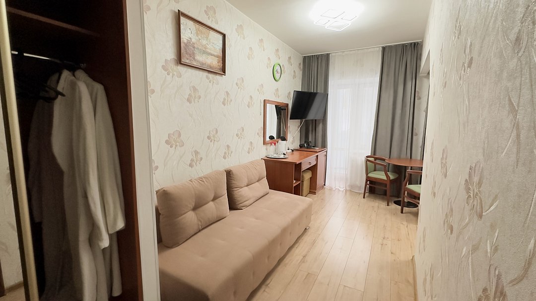 Полулюкс 2-местный с балконом (корпус 3)