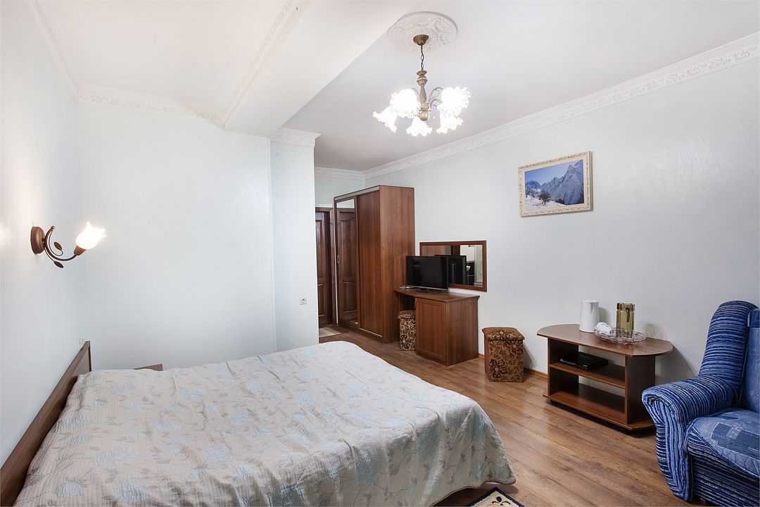 Полулюкс 2-местный 1-комнатный (основной корпус)