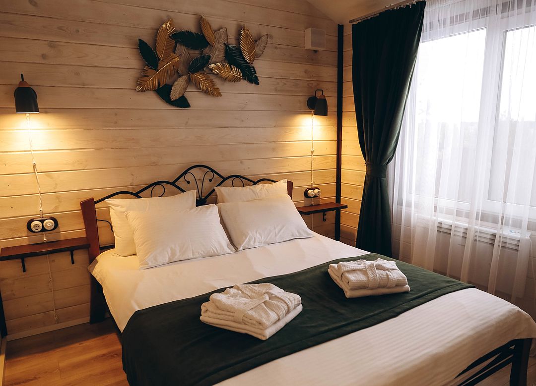 Барн 4-местный Лесной