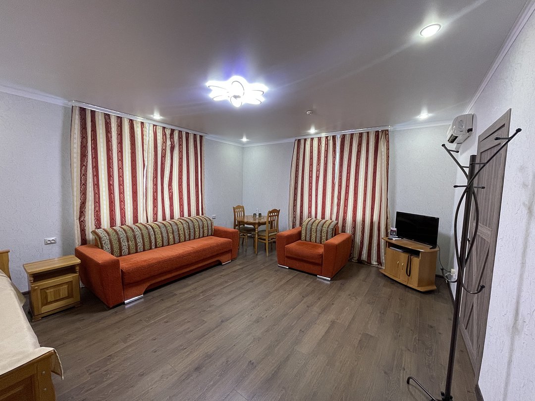 Семейный 2-местный 2-комнатный (№8)