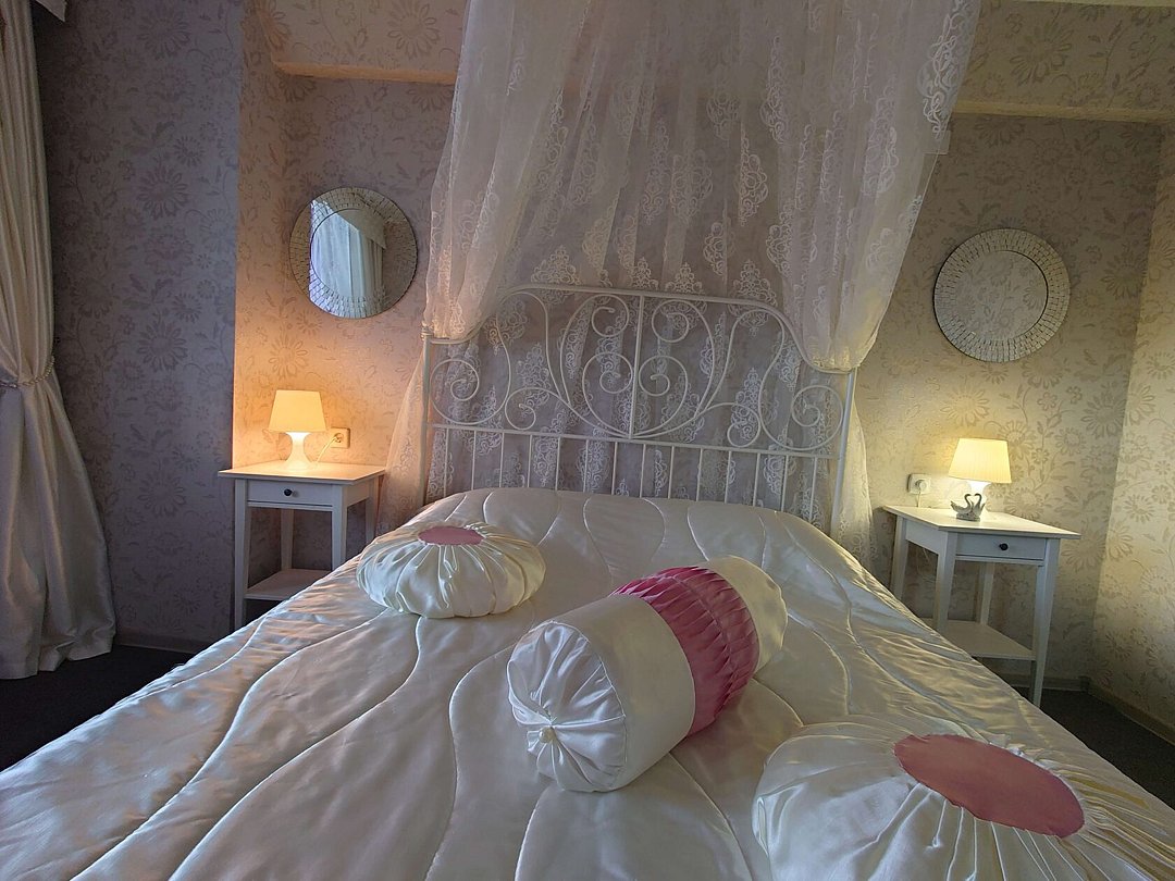 Люкс 2-местный 2-комнатный (Свадебный)