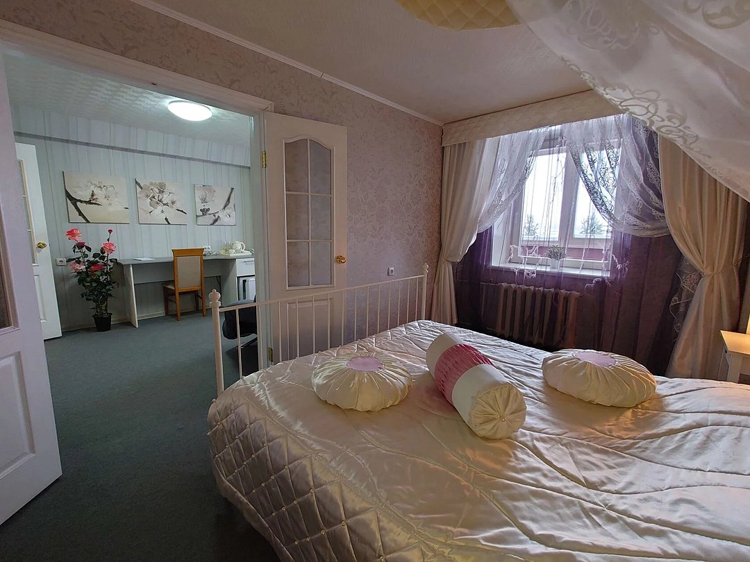 Люкс 2-местный 2-комнатный (Свадебный)