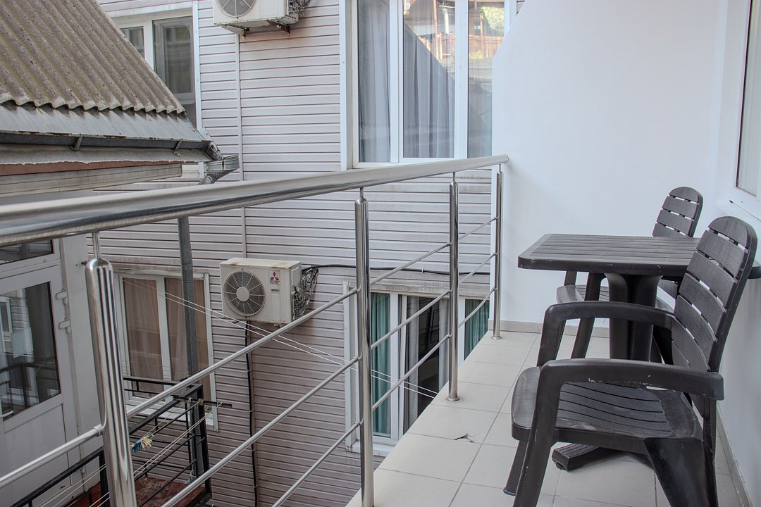 Стандартный 2-местный (с балконом, вид во двор)