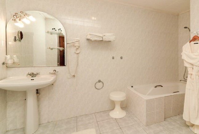 Джуниор сюит 2-местный 2-комнатный (корпус №2)