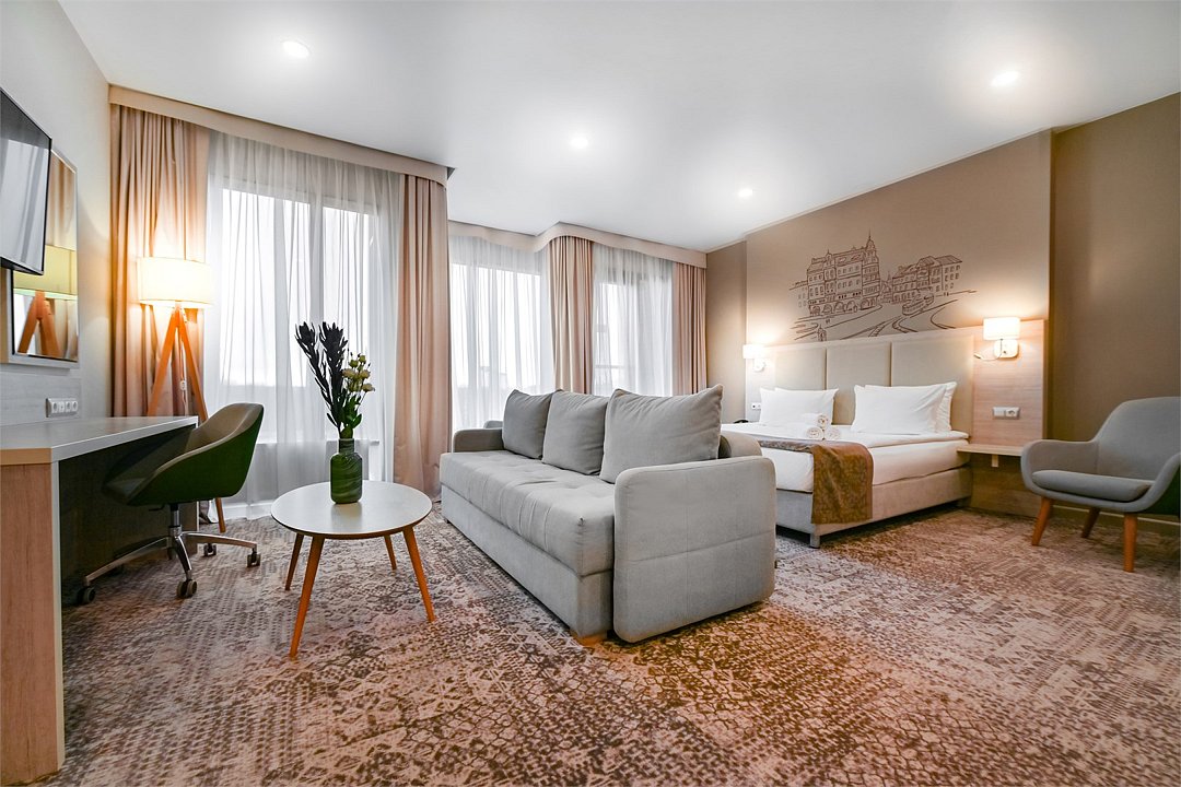 Представительский 2-местный (DBL, с видом на реку и диваном)