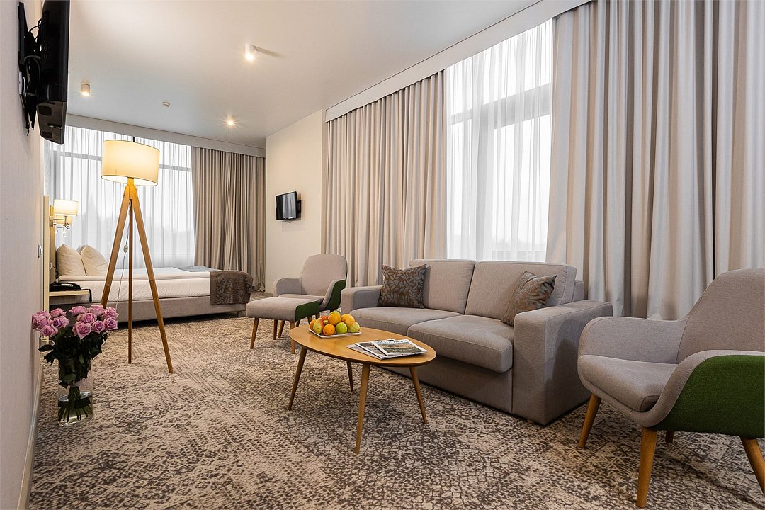 Представительский 2-местный (DBL, с видом на реку и диваном)