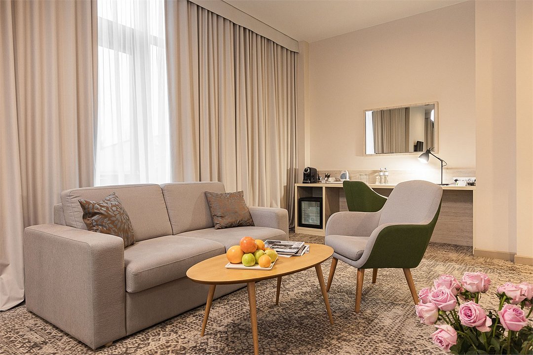 Представительский 2-местный (DBL, с видом на реку и диваном)