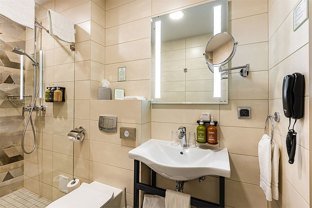 Представительский 2-местный (DBL, с видом на реку и диваном)