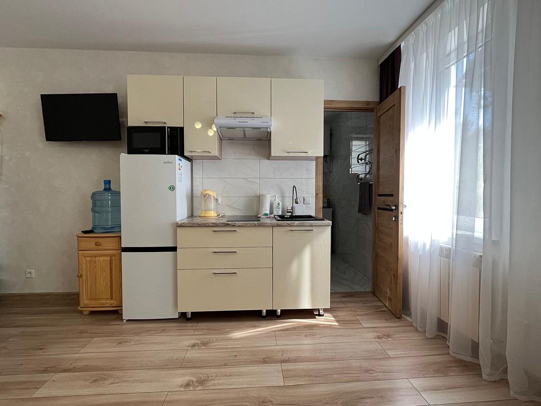 Стандартный 4-местный 1-комнатный (боковой вид на море) №4