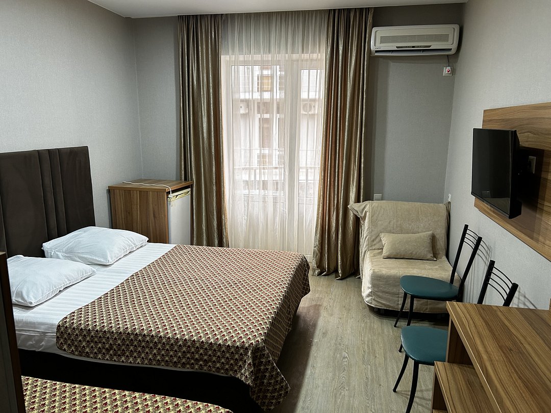 Стандартный 3-местный (2,3 этаж, с балконом)