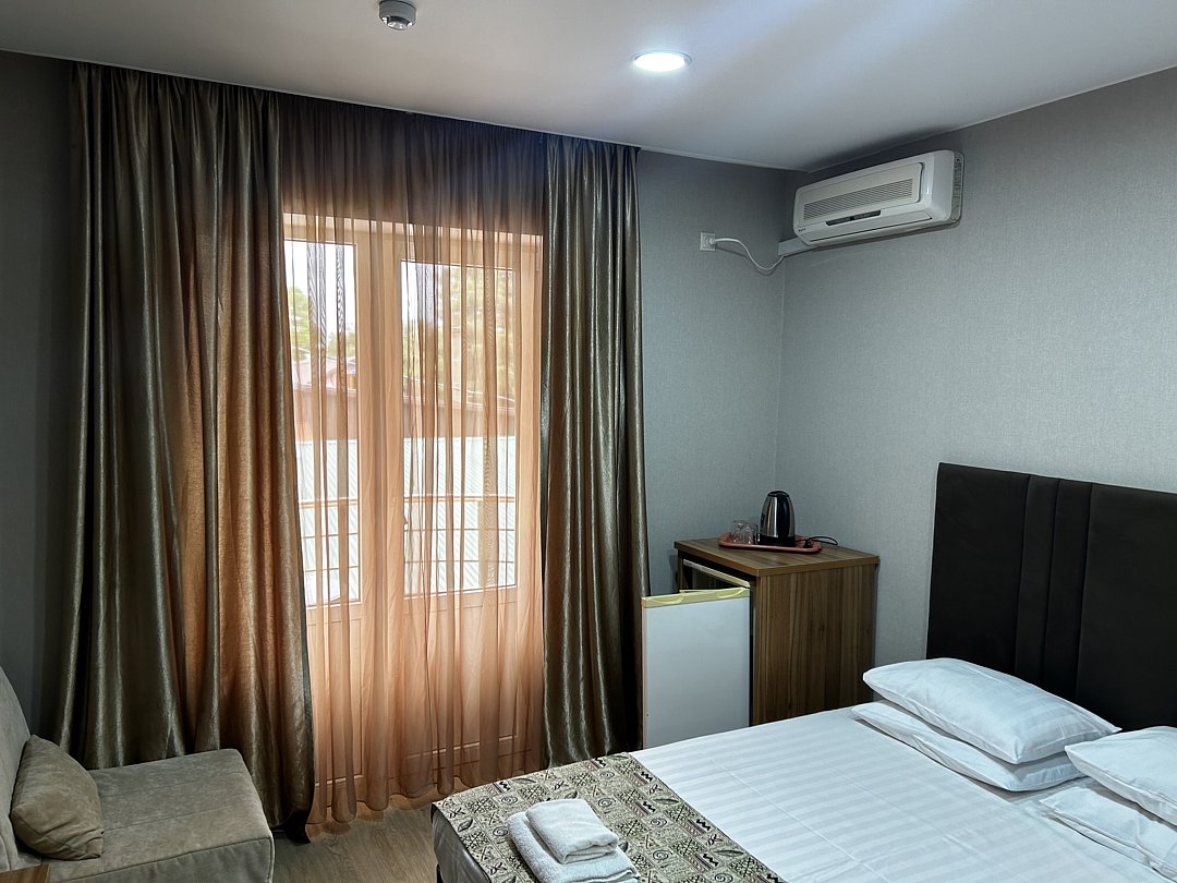 Стандартный 3-местный (2,3 этаж, с балконом)