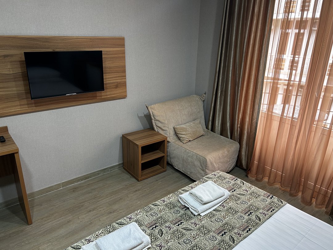 Стандартный 3-местный (2,3 этаж, с балконом)