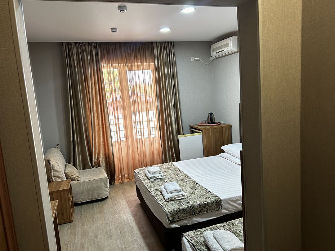 Стандартный 3-местный (2,3 этаж, с балконом)