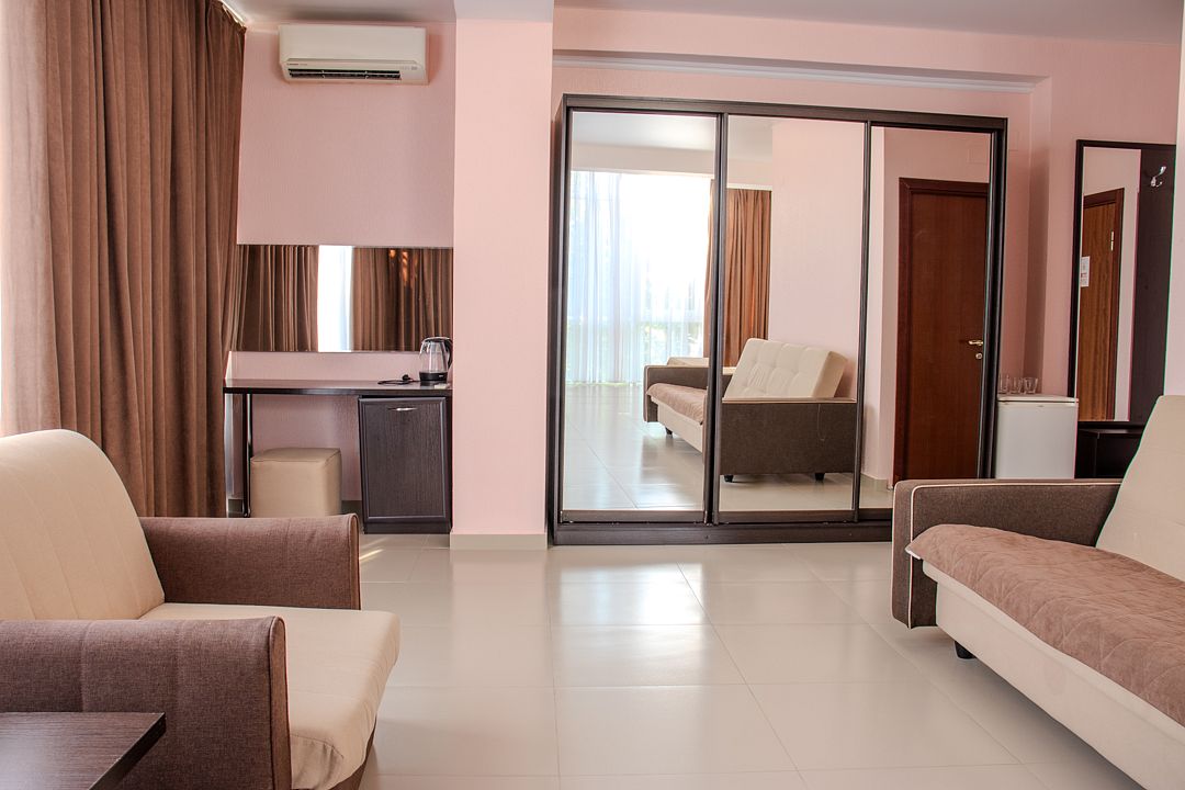 Семейный Студио 3-местный