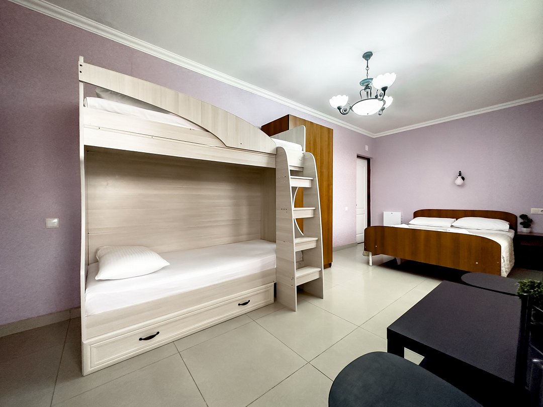 Семейный 4-местный (с балконом)