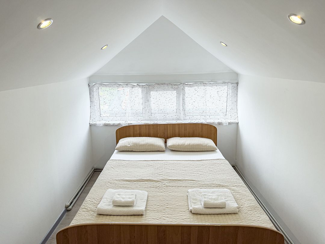 Семейный Мансарда 6-местный