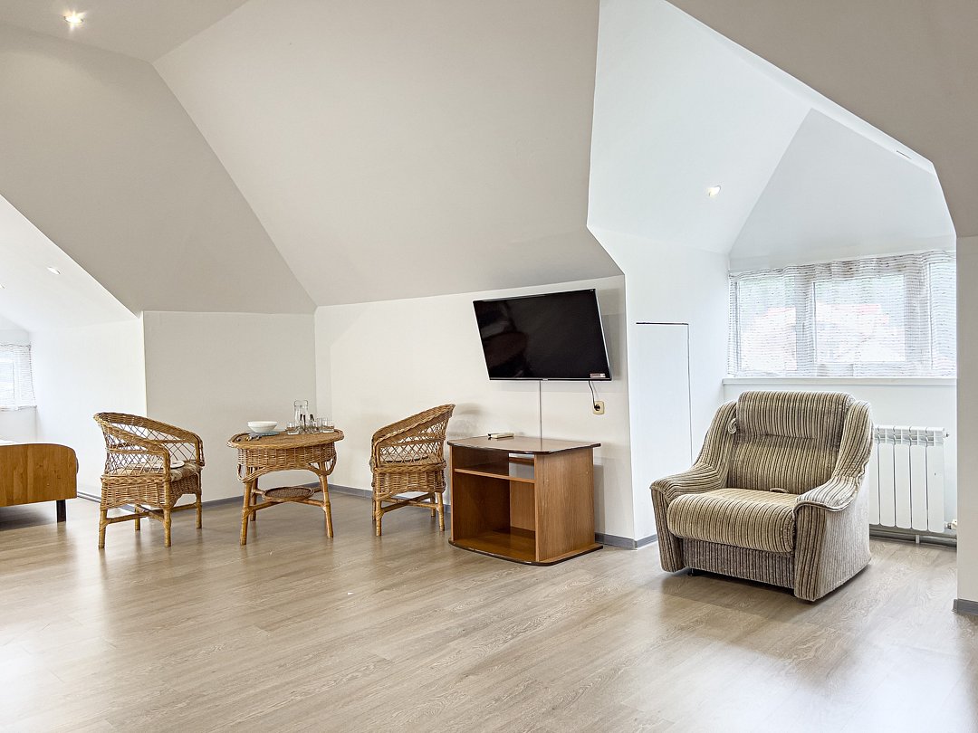 Семейный Мансарда 6-местный