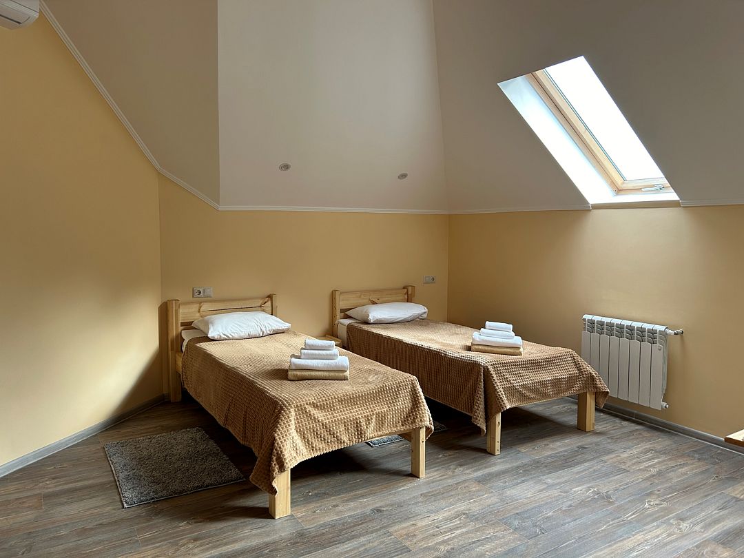 Стандартный 4-местный 2-комнатный (без балкона, с мансардой)