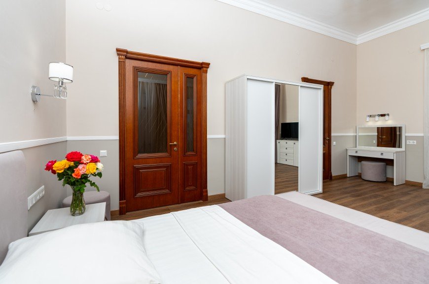 Люкс 2-местный 2-комнатный (в историческом здании)