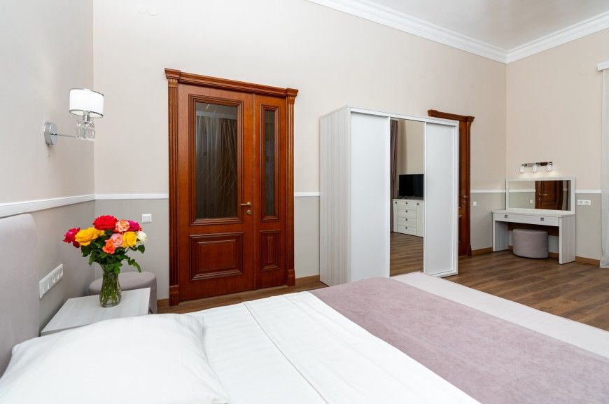 Люкс 2-местный 2-комнатный (в историческом здании)