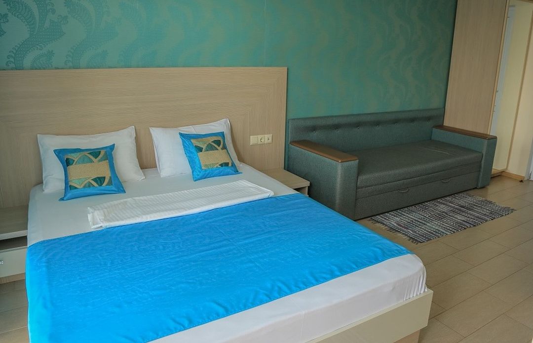 Полулюкс 2-местный 1-комнатный (с балконом)