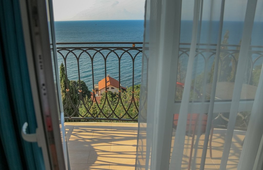 Полулюкс 2-местный 1-комнатный (с балконом)