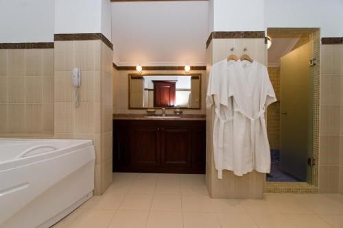 Люкс 2-местный (DBL с видом на р. Дон)3