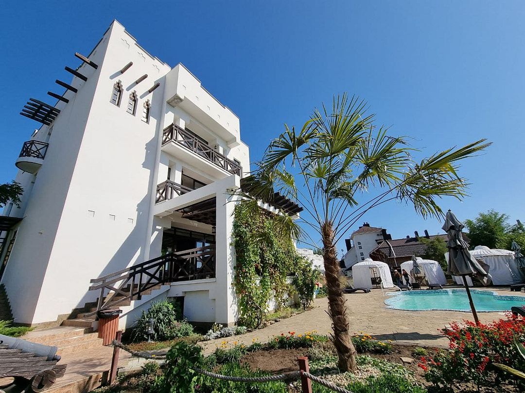 Фасад | Аль-Тумур, Крым