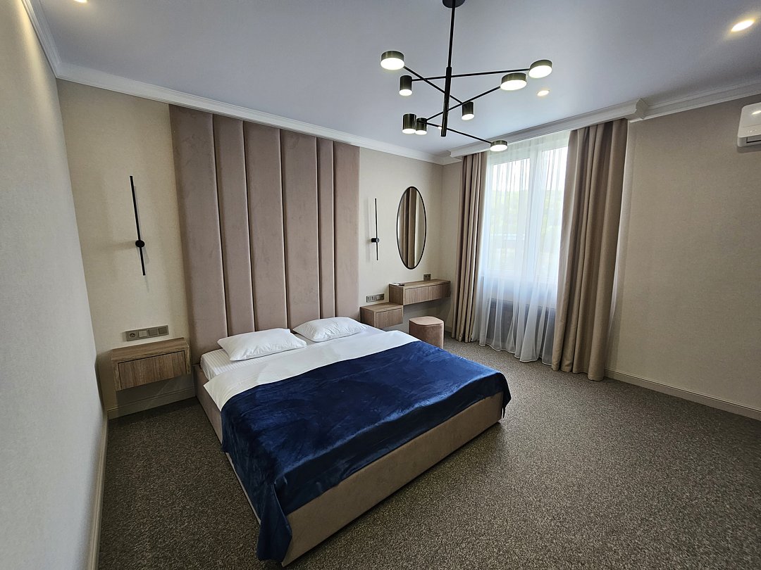 Вилла 6-местный (с 3-мя спальнями, видом на реку), спальня 2 на 2 этаже