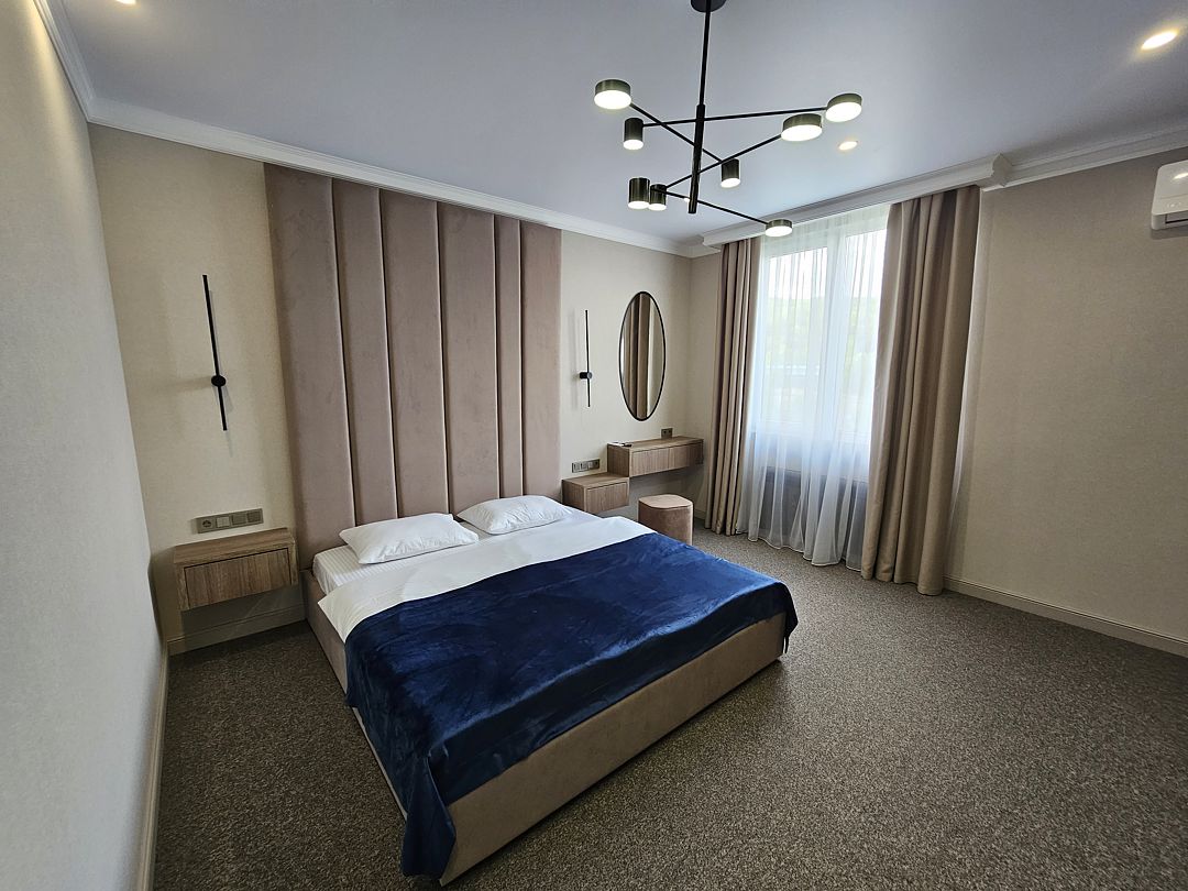 Вилла 6-местный (с 3-мя спальнями, видом на реку), спальня 2 на 2 этаже