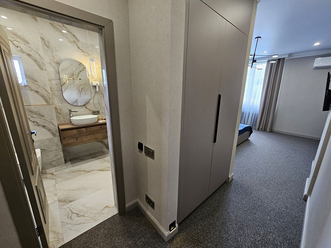 Вилла 6-местный (с 3-мя спальнями, видом на реку), спальня 2 на 2 этаже обзор