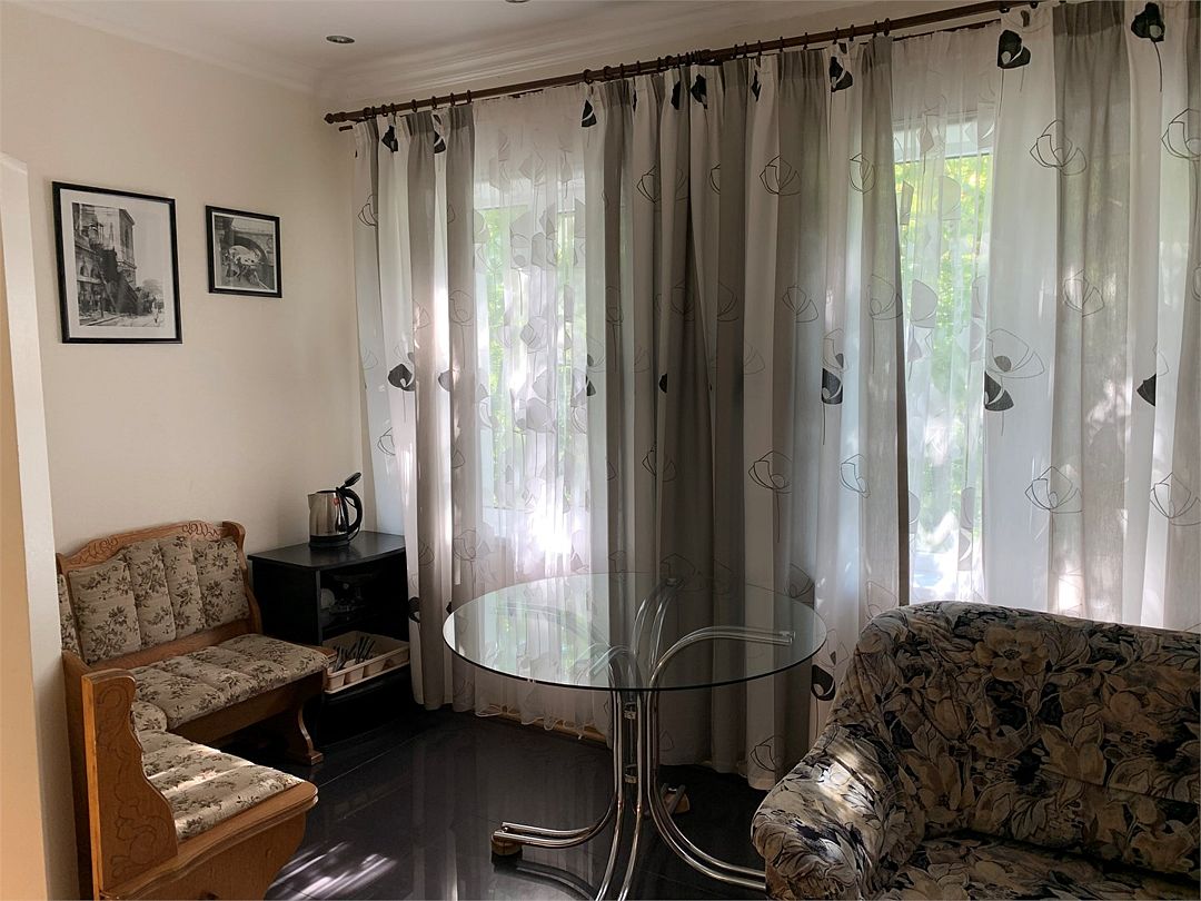 Семейный Гостевой 4-местный 2-комнатный (Розовый сад)