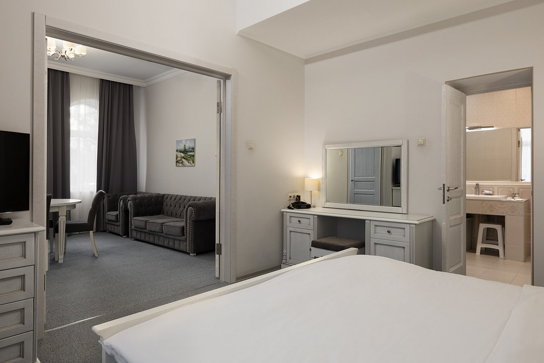 Апартаменты 2-местный 3-комнатный (корпус Салют)