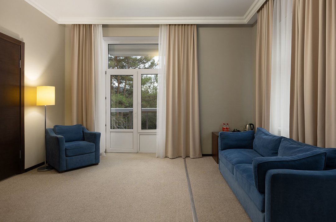 Люкс 2-местный 2-комнатный (корпус Салют)